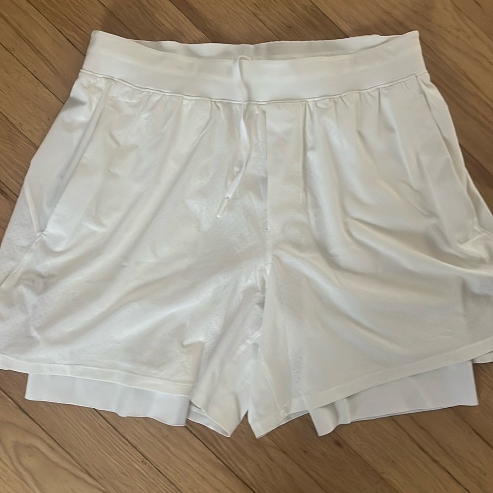 New without tags never worn Lululemon men’s tennis shorts